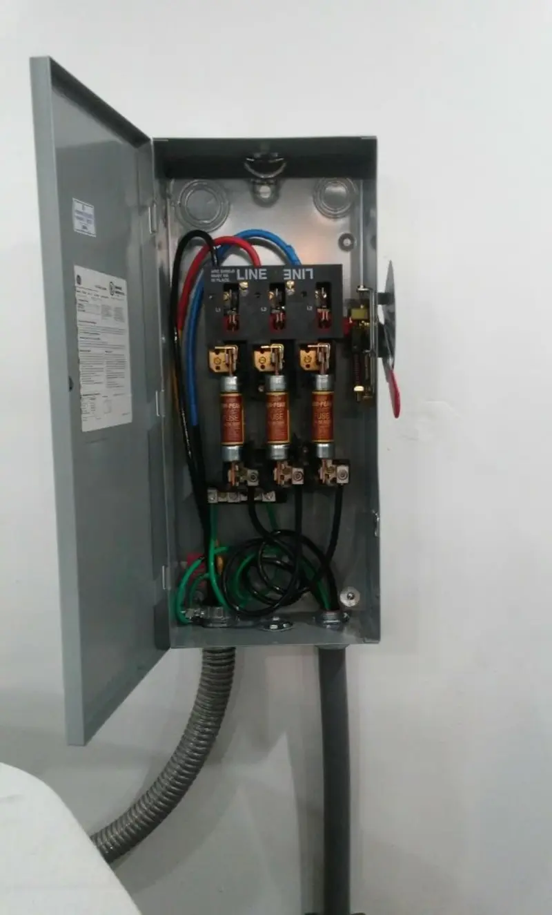 Three-phase disconnect switch installed for Smoke Detector Installation in Wenatchee